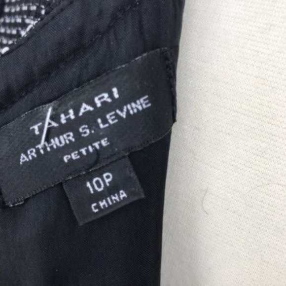 Tahari Womens Sheath Dress Size 10P Black Gray Cap Sleeve Chain Detail Scoopneck - Picture 6 of 9